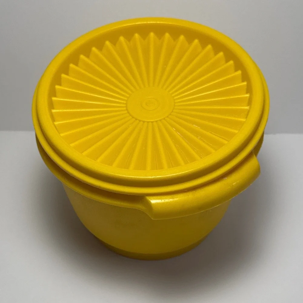 Tupperware Servalier Bowl Vintage‎ 4in Yellow Good Sunburst Lid 808-11